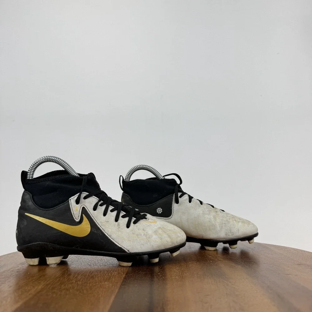 Big Kids Nike Phantom Luna 2 Club MG GS Mad Ready Pack Soccer Shoes Size 1 Y GUC